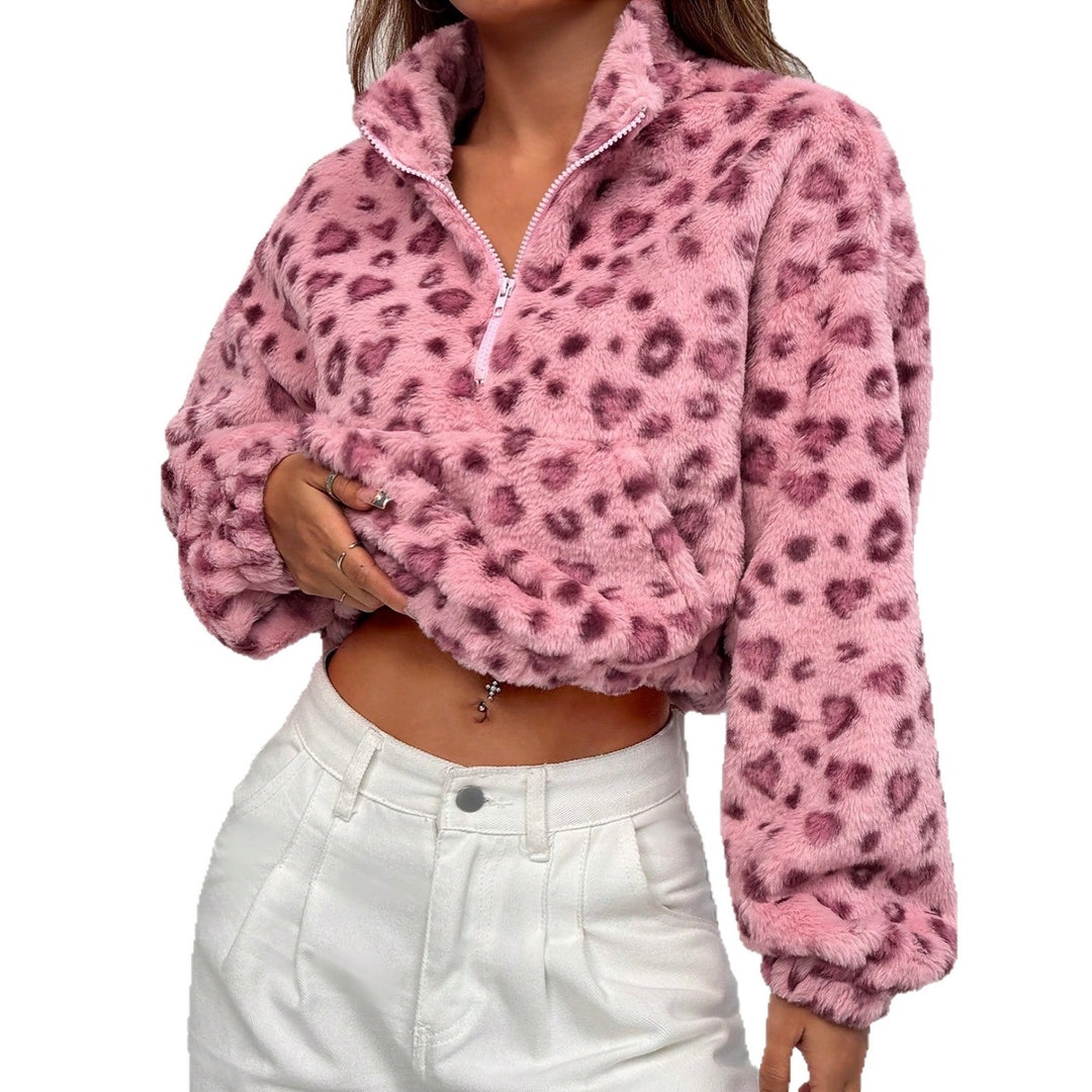 Damer modetröja i fleece med leopardmönster och högt krage Mirla-Eva Jonsson