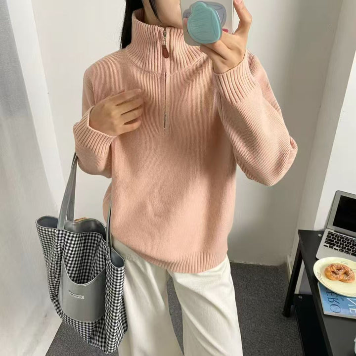 Damer modetröja i stickad design med hög krage och dragkedja Mirla-Eva Jonsson