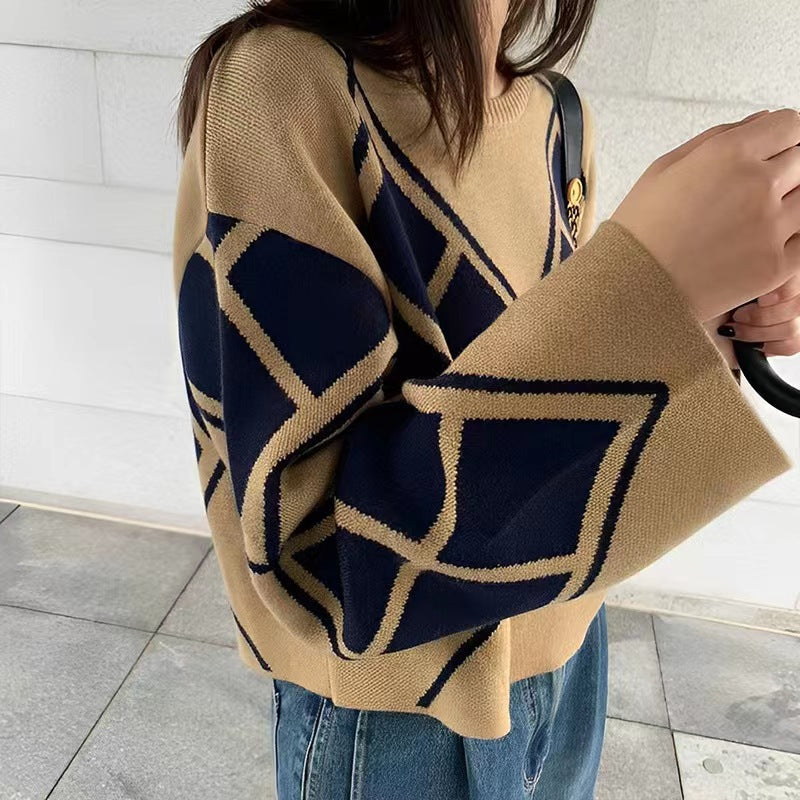 Damer modetröja i stickat med geometrisk design och breda ärmar Mirla-Eva Jonsson