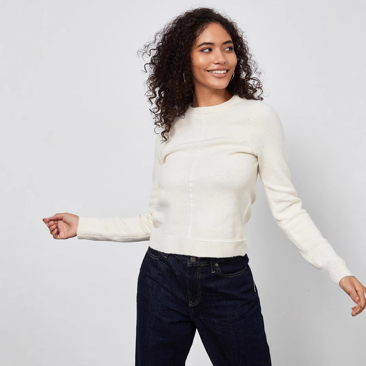Damer modetröja i stickat med hög krage och fint ribbdesign Mirla-Eva Jonsson