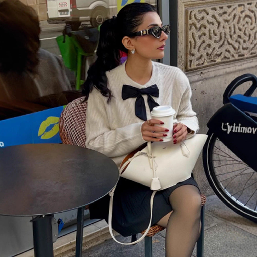 Damer modetröja med dekorativa snören Mirla-Eva Jonsson
