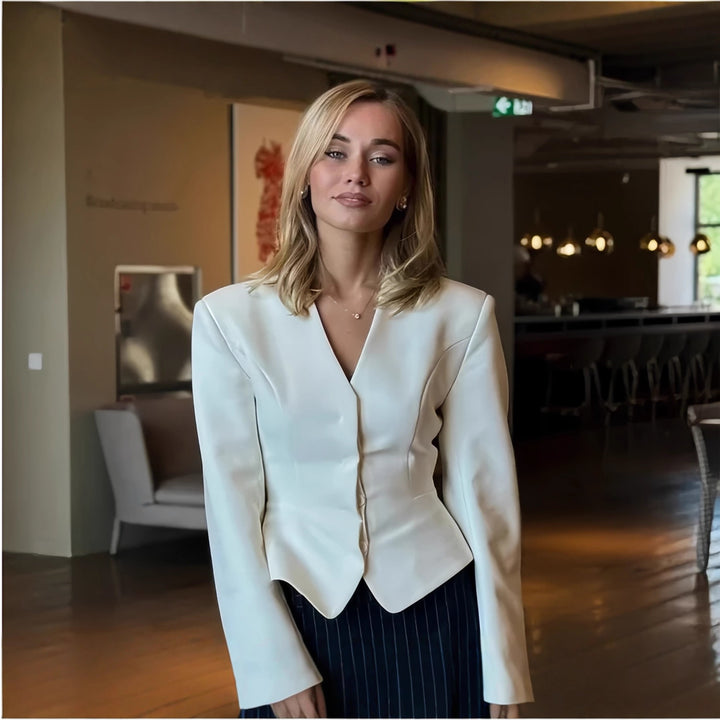 Damer modig blazerjacka med figursydd design och eleganta detaljer Mirla-Eva Jonsson