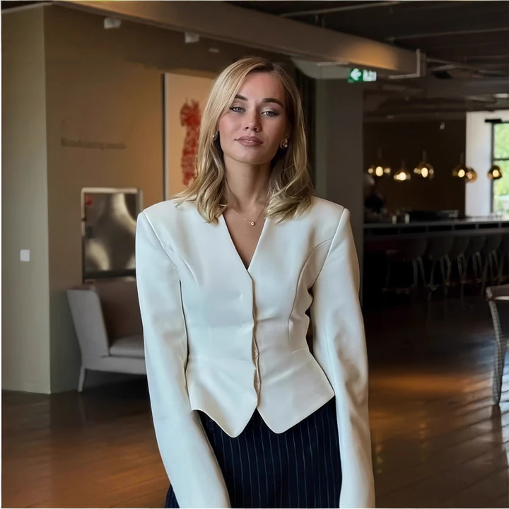 Damer modig blazerjacka med figursydd design och eleganta detaljer Mirla-Eva Jonsson