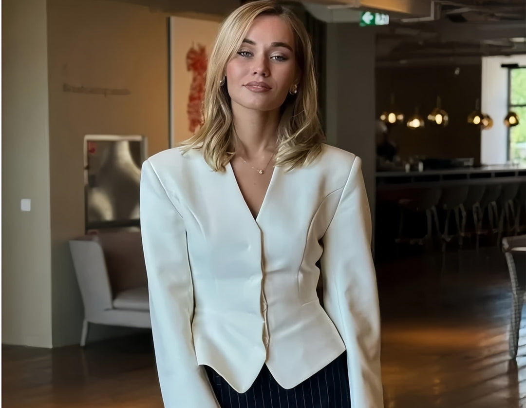 Damer modig blazerjacka med figursydd design och eleganta detaljer Mirla-Eva Jonsson