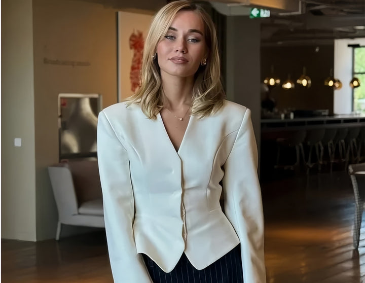 Damer modig blazerjacka med figursydd design och eleganta detaljer Mirla-Eva Jonsson