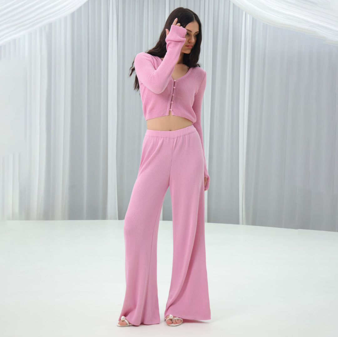 Damer modig och bekväm stickad ensemble med cropped topp och vida byxben Mirla-Eva Jonsson