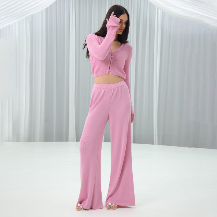 Damer modig och bekväm stickad ensemble med cropped topp och vida byxben Mirla-Eva Jonsson