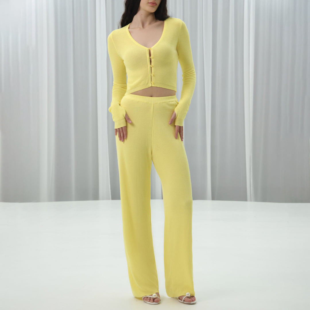 Damer modig och bekväm stickad ensemble med cropped topp och vida byxben Mirla-Eva Jonsson