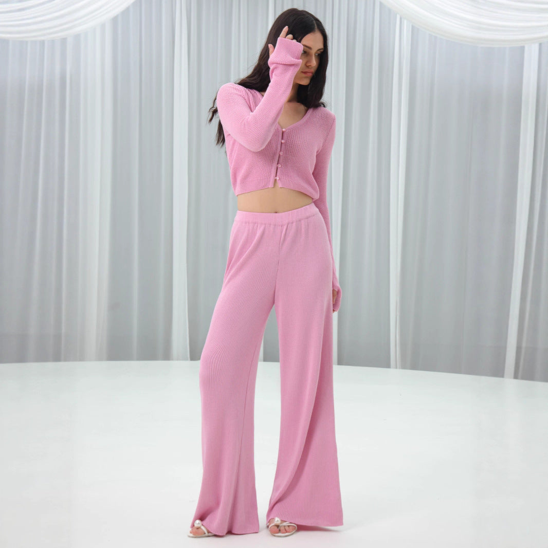 Damer modig och bekväm stickad ensemble med cropped topp och vida byxben Mirla-Eva Jonsson