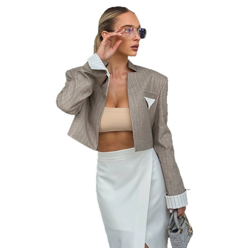 Damer modiga Cropped-Blazer med strukturerade detaljer Mirla-Eva Jonsson