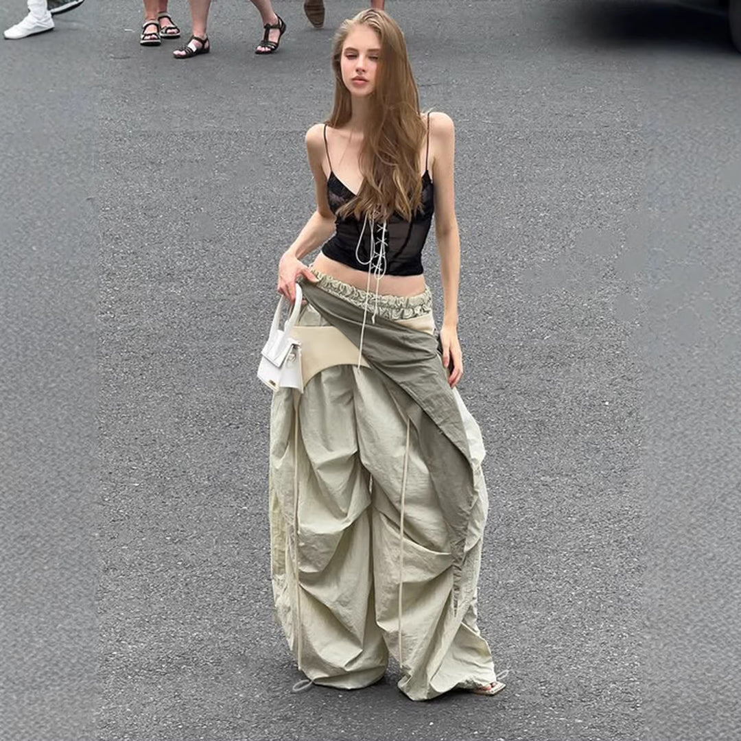Damer modiga högmidjade byxor med asymmetrisk design och sidobindningsrem Mirla-Eva Jonsson
