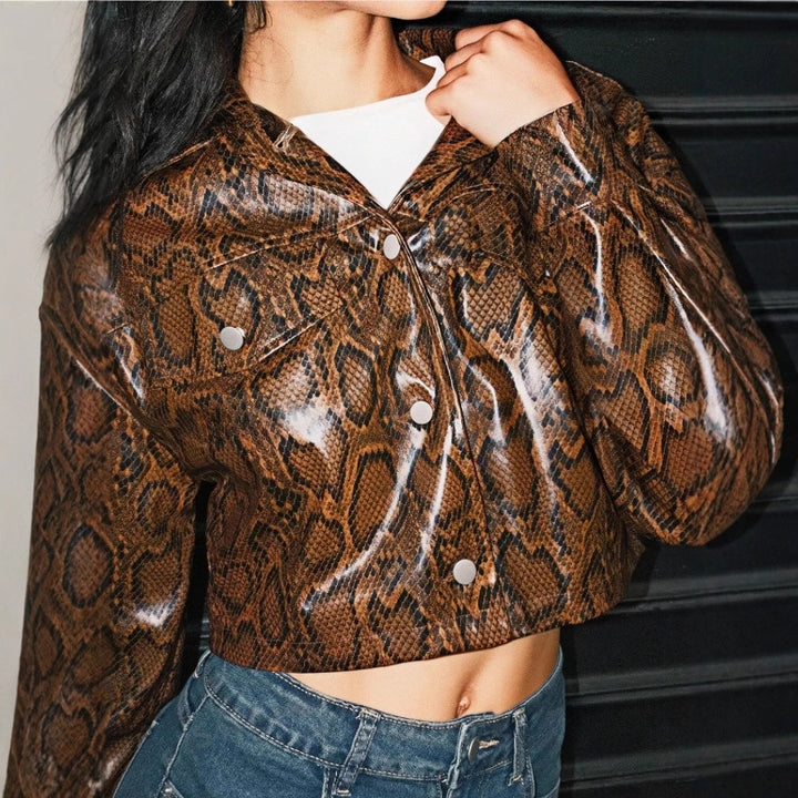 Damer modiga korta Snake-Print jacka Mirla-Eva Jonsson