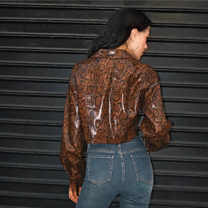 Damer modiga korta Snake-Print jacka Mirla-Eva Jonsson