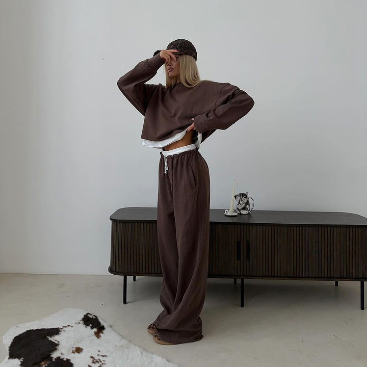 Damer modigt Cropped Sweatshirt och avslappnade vida Lounge-byxor Set Mirla-Eva Jonsson