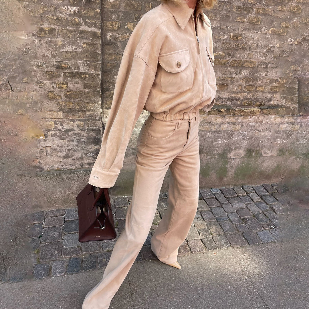 Damer modigt tvådelat set med oversized skjortblus och vida byxor Mirla-Eva Jonsson