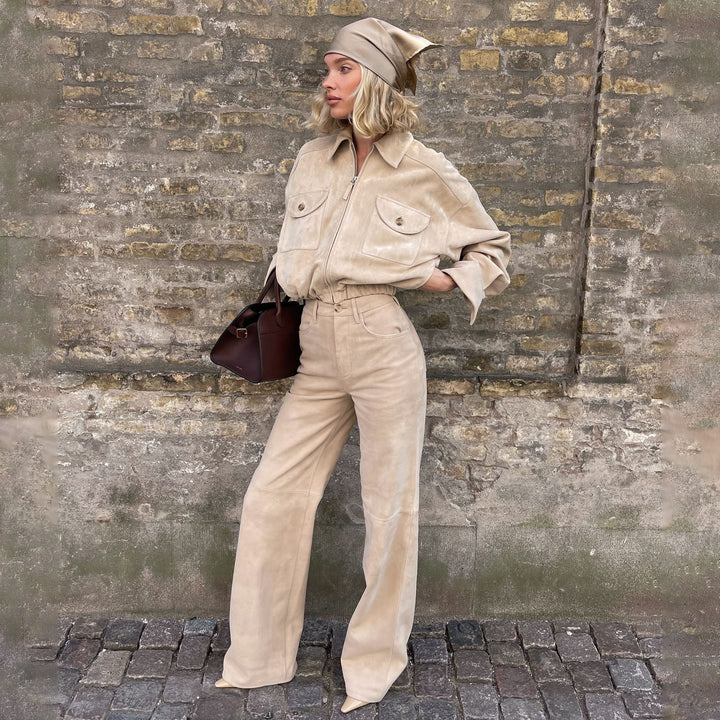 Damer modigt tvådelat set med oversized skjortblus och vida byxor Mirla-Eva Jonsson