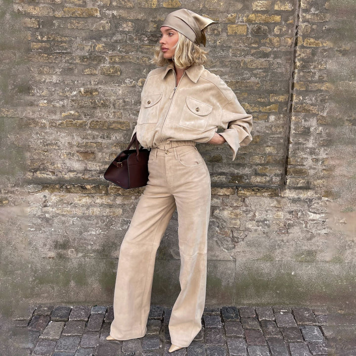 Damer modigt tvådelat set med oversized skjortblus och vida byxor Mirla-Eva Jonsson