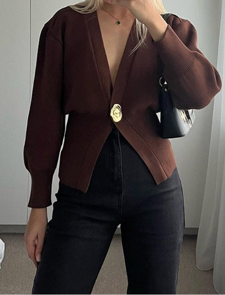 Damer modisch cardigan med djupt V-hals och elegant knapplist Mirla-Eva Jonsson
