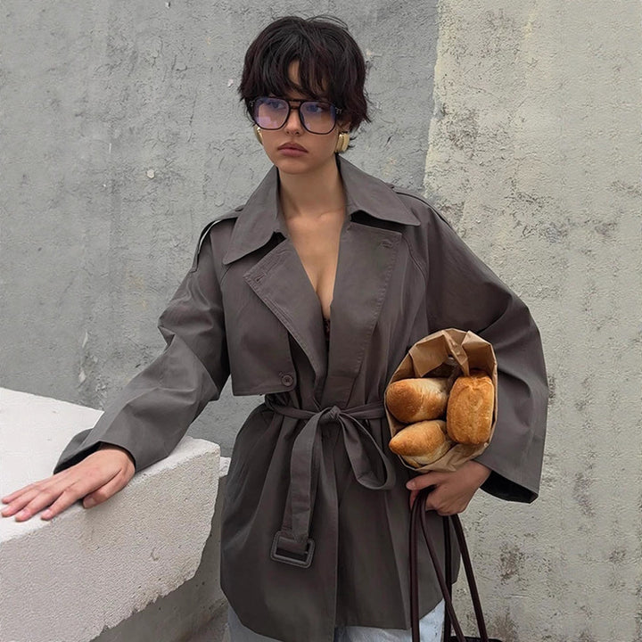 Damer modisch trenchcoat-jacka med avtagbart bälte och oversized skärning Mirla-Eva Jonsson