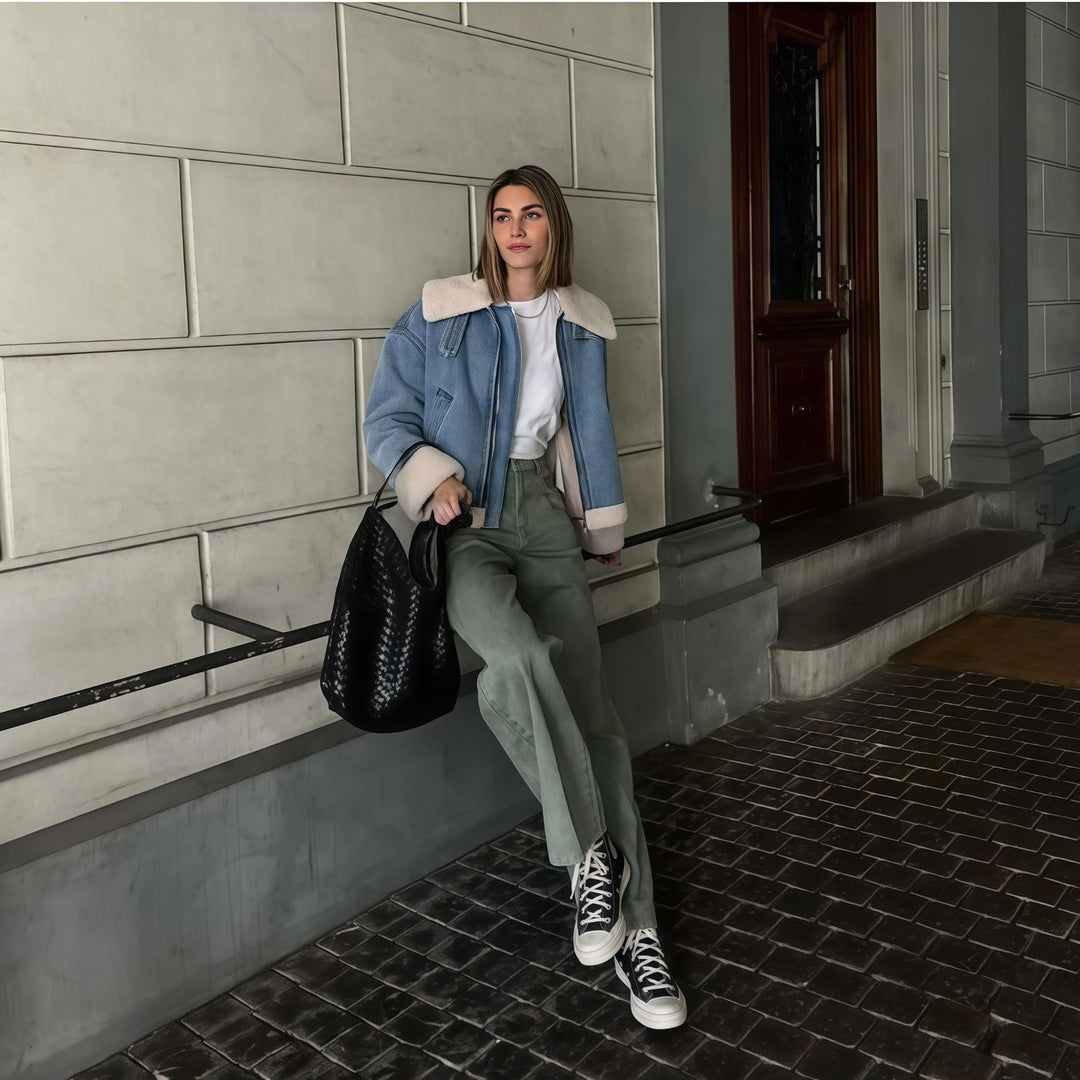 Damer modische Denimjacka med pälskrage och oversized snitt Mirla-Eva Jonsson