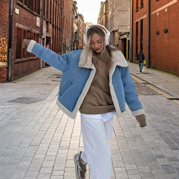 Damer modische Denimjacka med pälskrage och oversized snitt Mirla-Eva Jonsson