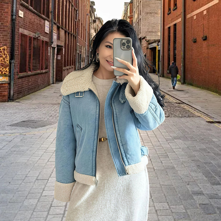 Damer modische Denimjacka med pälskrage och oversized snitt Mirla-Eva Jonsson