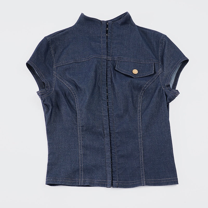 Damer modiska kortärmad denimblus med elegant knappdetaljering Mirla-Eva Jonsson