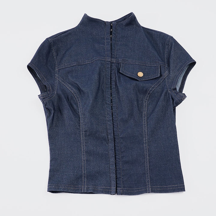 Damer modiska kortärmad denimblus med elegant knappdetaljering Mirla-Eva Jonsson