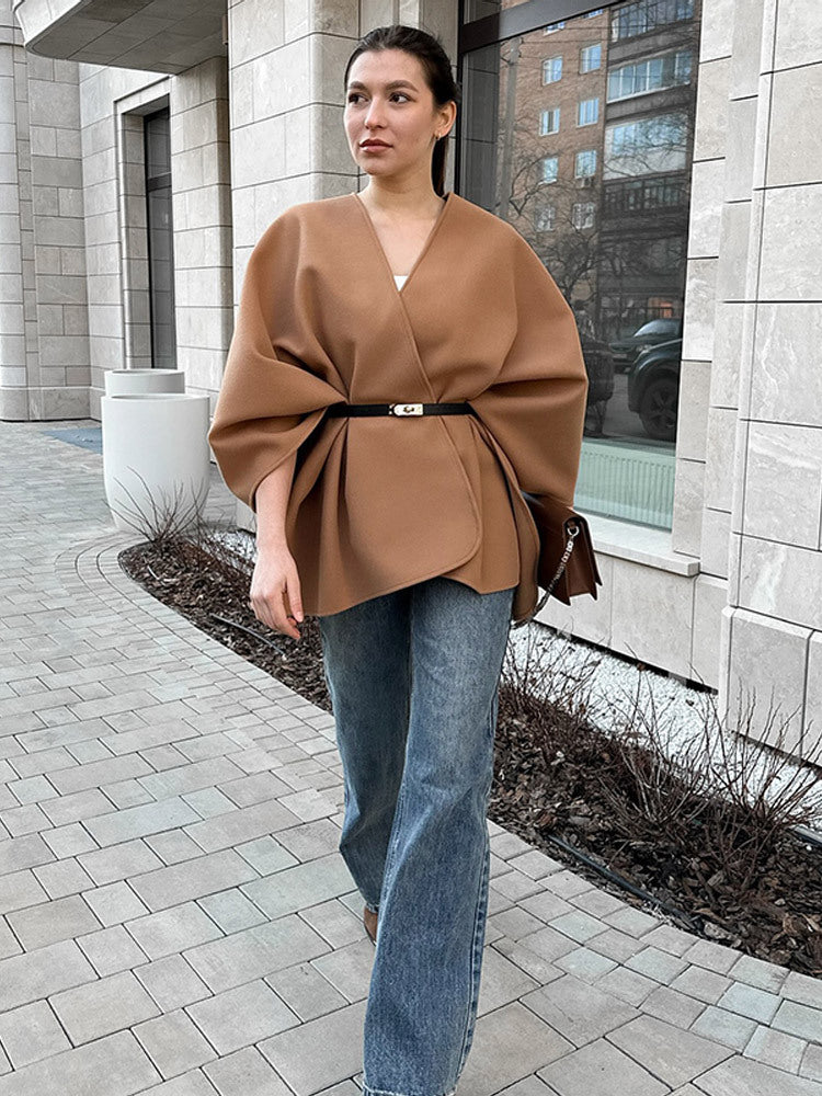 Damer modiskt Capeshirt med asymmetrisk design Mirla-Eva Jonsson
