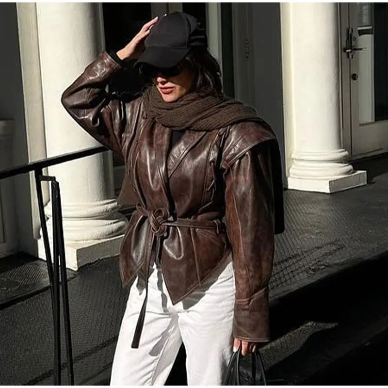 Damer modiskt mockajacka med figursydd skärning och knytbälte Mirla-Eva Jonsson