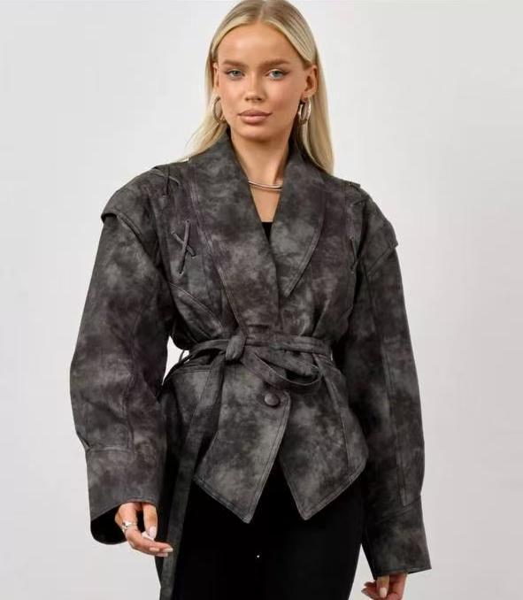Damer modiskt mockajacka med figursydd skärning och knytbälte Mirla-Eva Jonsson