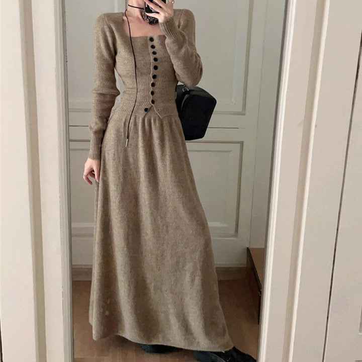 Damer modulärt stickat ensemble med knappar och vidskuren kjol Mirla-Eva Jonsson