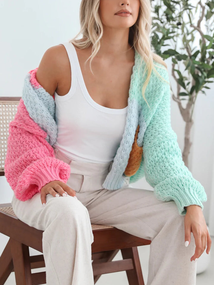 Damer mysig cardigan med oversized ärmar och färgkombination Mirla-Eva Jonsson