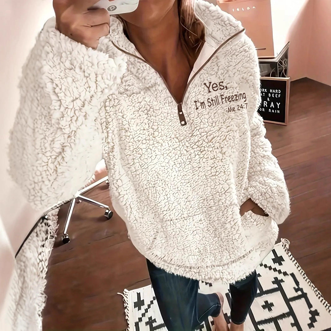 Damer mysig fleece-pullover med kort dragkedja och originell text Mirla-Eva Jonsson