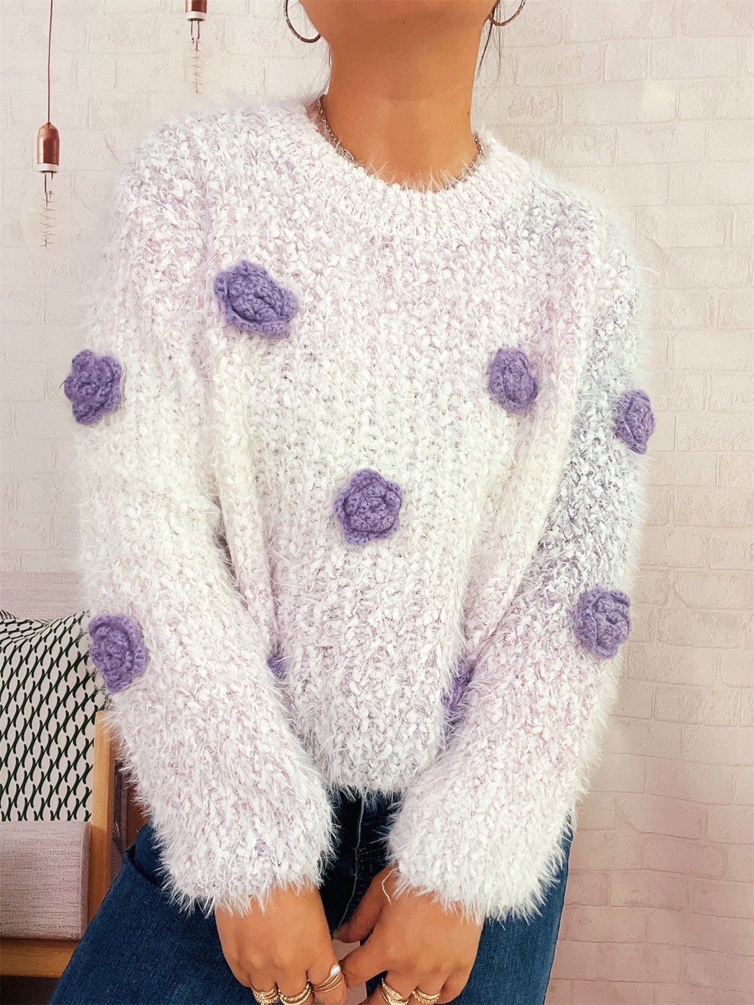 Damer mysig, fluffig tröja med lekfulla blomapplikationer Eva Jonsson-Eva Jonsson