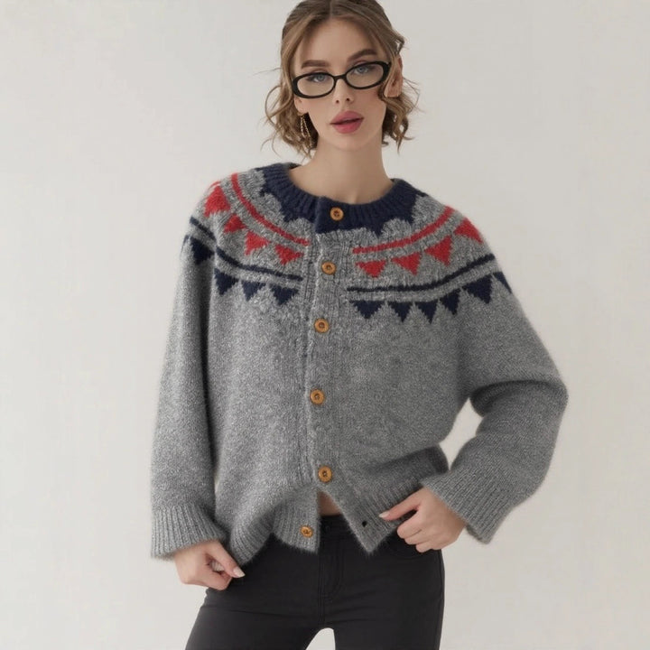Damer mysig stickad cardigan med grafiskt norskt mönster och träknappdetaljer Mirla-Eva Jonsson