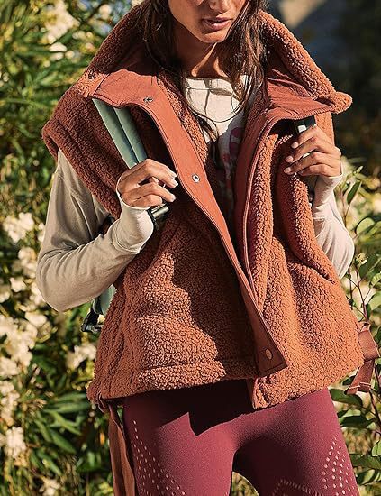 Damer mysig väst i fleece med praktiska fickor och innovativ design Eva Jonsson-Eva Jonsson