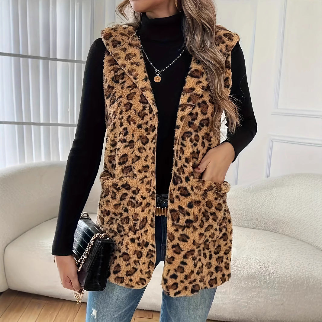 Damer mysig väst med huva och leopardmönster Mirla-Eva Jonsson