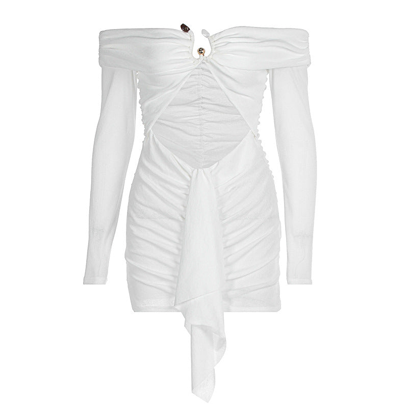 Damer off-shoulder miniklänning med raffinerad draperingsdetalj och eleganta volangselement Mirla-Eva Jonsson