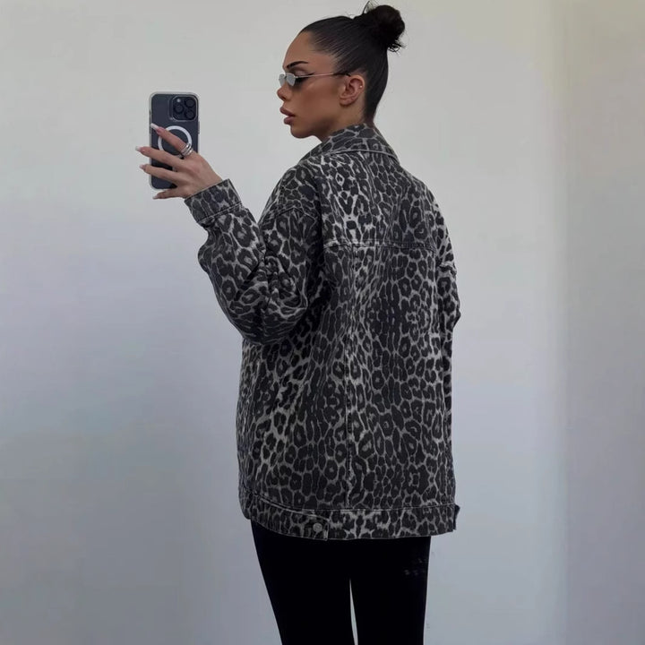Damer oversize jeansjacka med iögonfallande djurtryck Mirla-Eva Jonsson