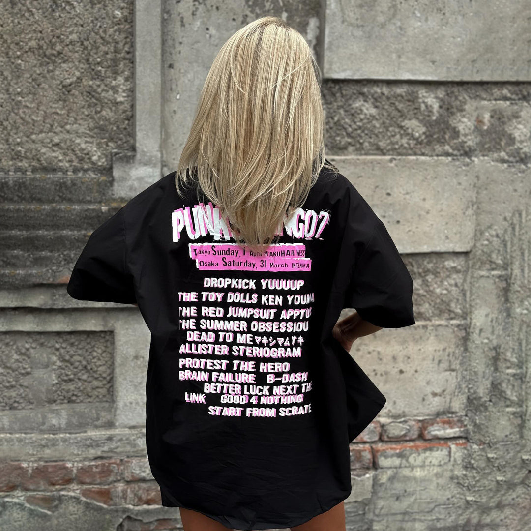 Damer oversize skjortblus med kreativ text Mirla-Eva Jonsson