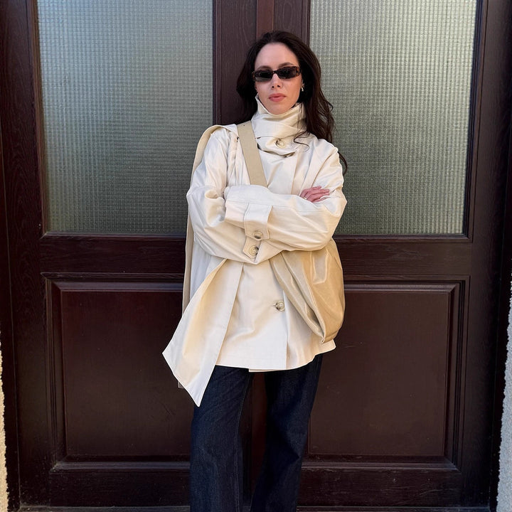Damer oversized Cabanjacka med praktiska knappar och modern ståkrage Mirla-Eva Jonsson