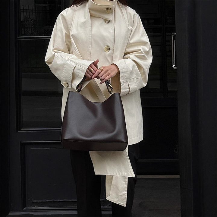 Damer oversized Cabanjacka med praktiska knappar och modern ståkrage Mirla-Eva Jonsson