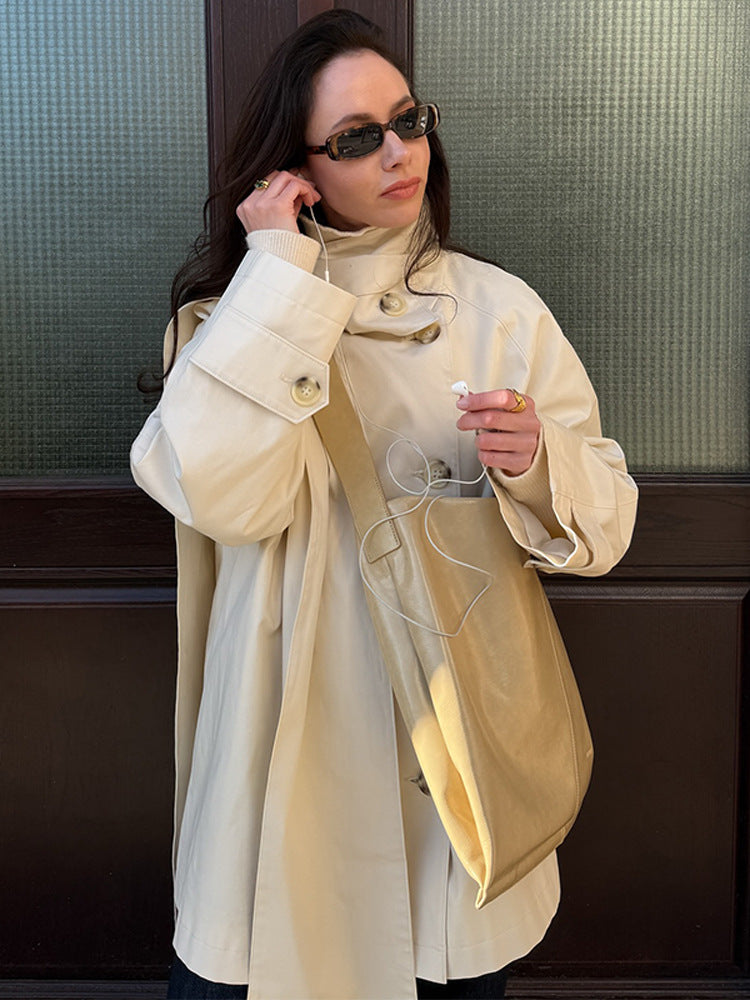 Damer oversized Cabanjacka med praktiska knappar och modern ståkrage Mirla-Eva Jonsson