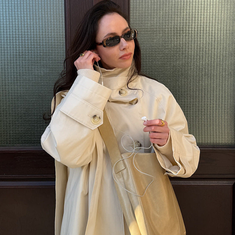 Damer oversized Cabanjacka med praktiska knappar och modern ståkrage Mirla-Eva Jonsson