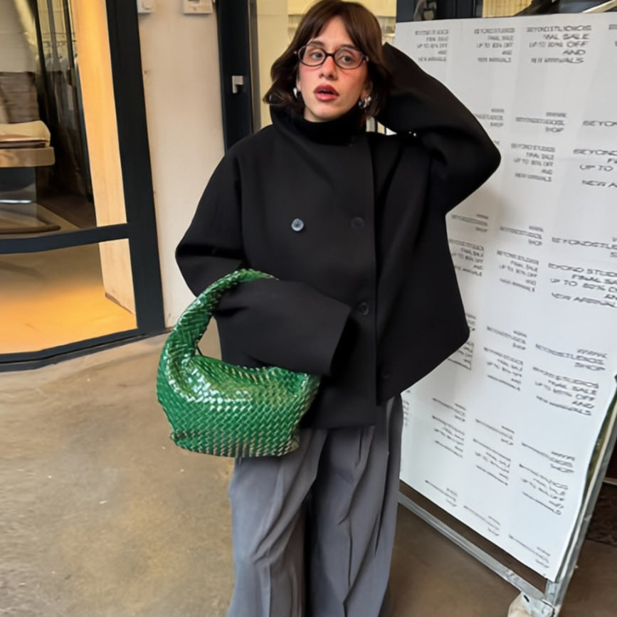 Damer oversized Cropped-jacka med hög krage och originell ärm Mirla-Eva Jonsson