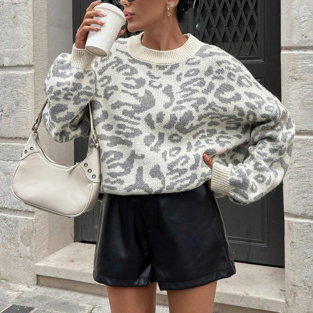 Damer oversized Leo-stickad tröja Mirla-Eva Jonsson