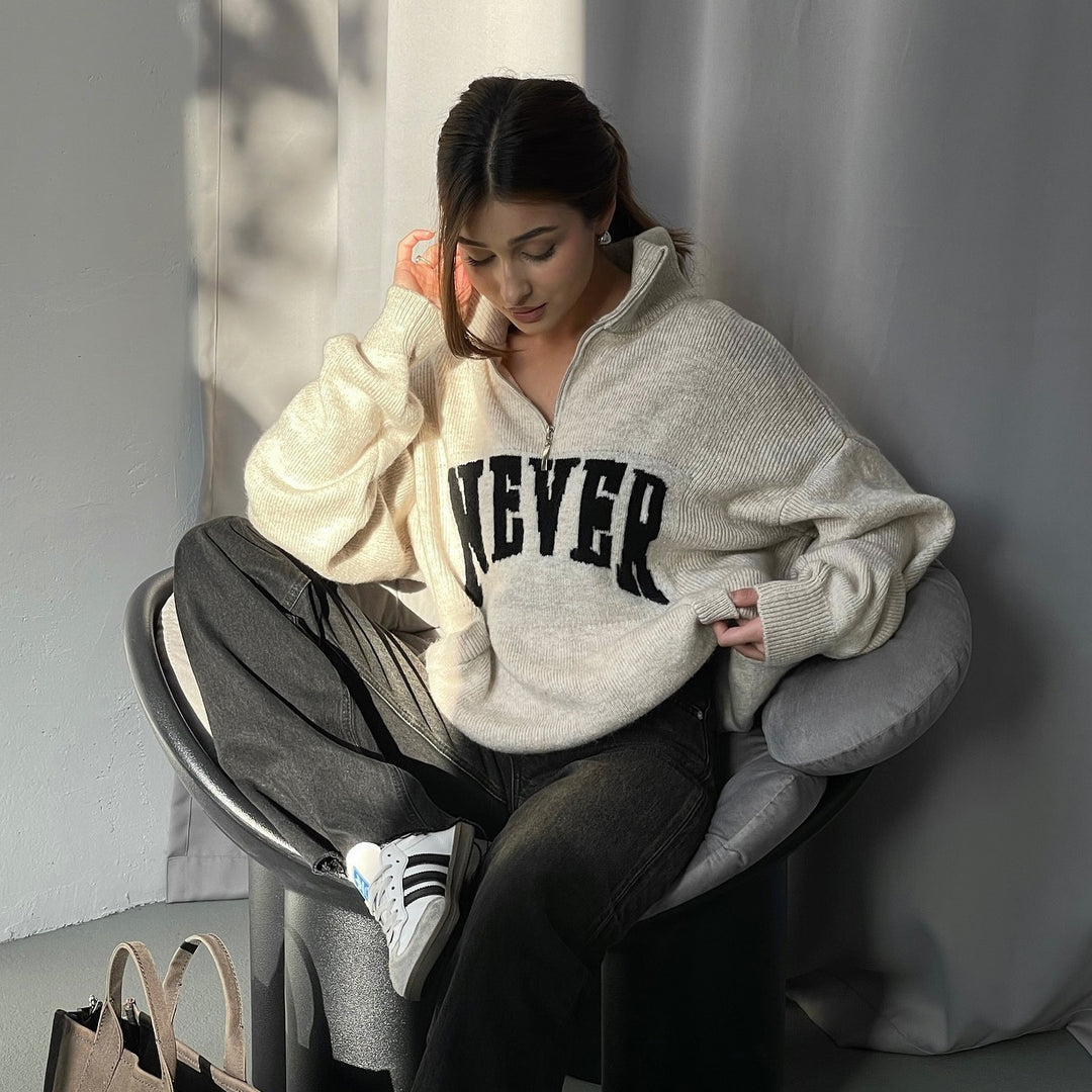 Damer oversized hoodie med framträdande text Mirla-Eva Jonsson