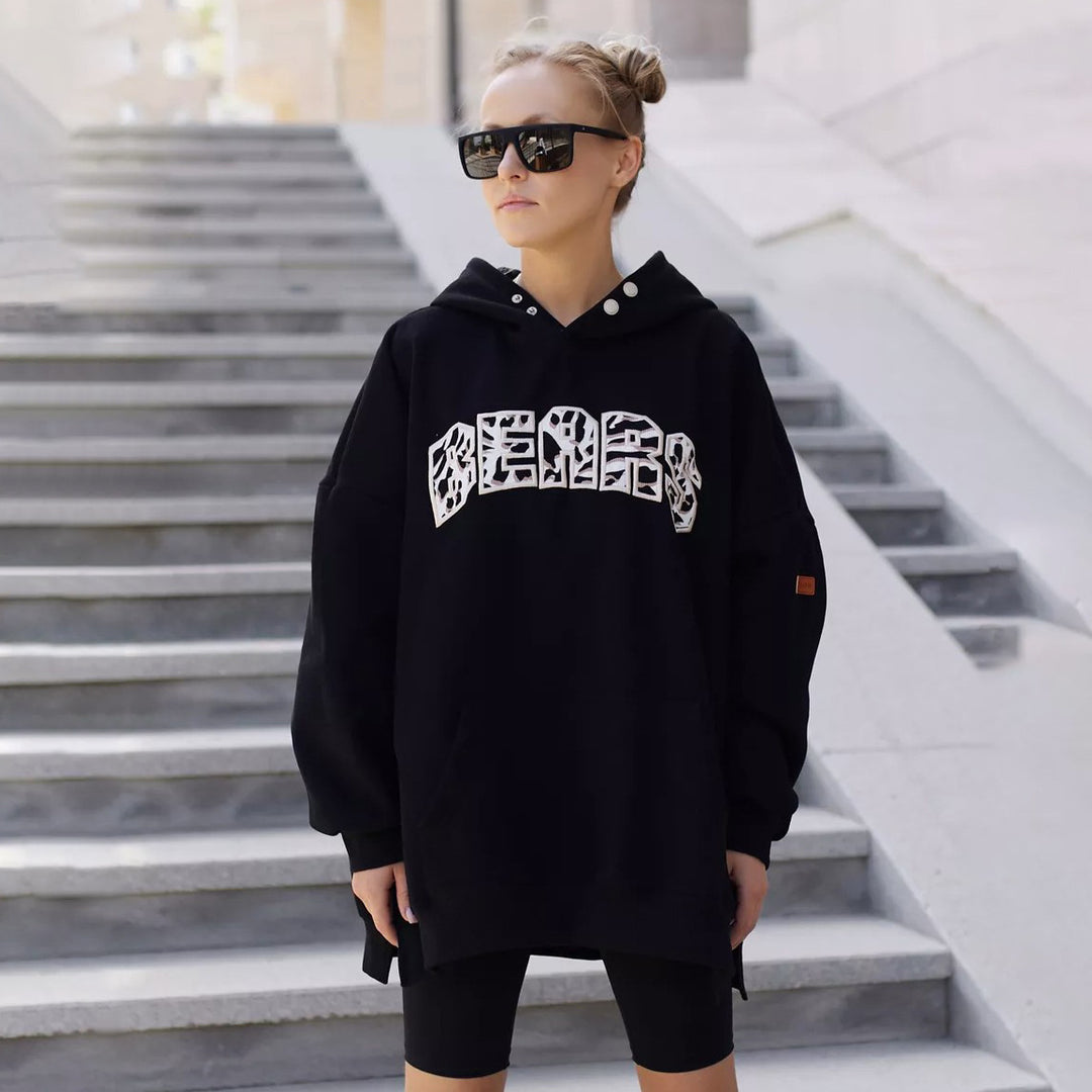 Damer oversized hoodie med kreativ grafisk design Mirla-Eva Jonsson