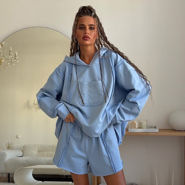 Damer oversized hoodie och korta sweatshorts Mirla-Eva Jonsson